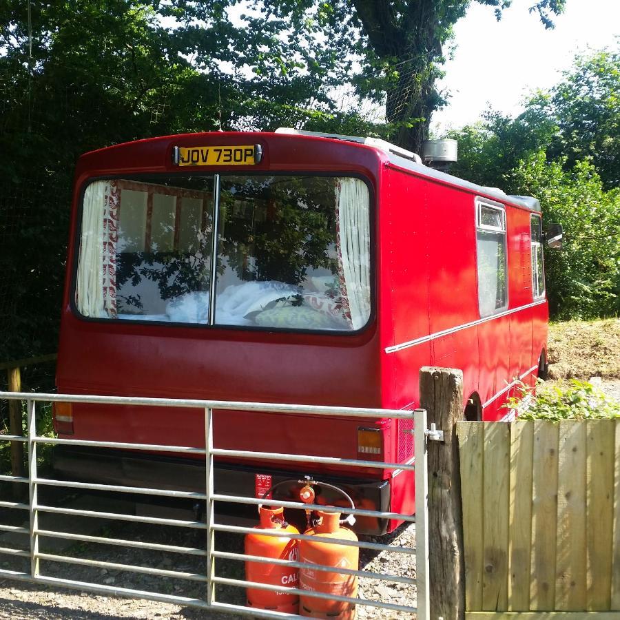 The Megabus Near Tavistock And Dartmoor. Hotel Lamerton Ngoại thất bức ảnh